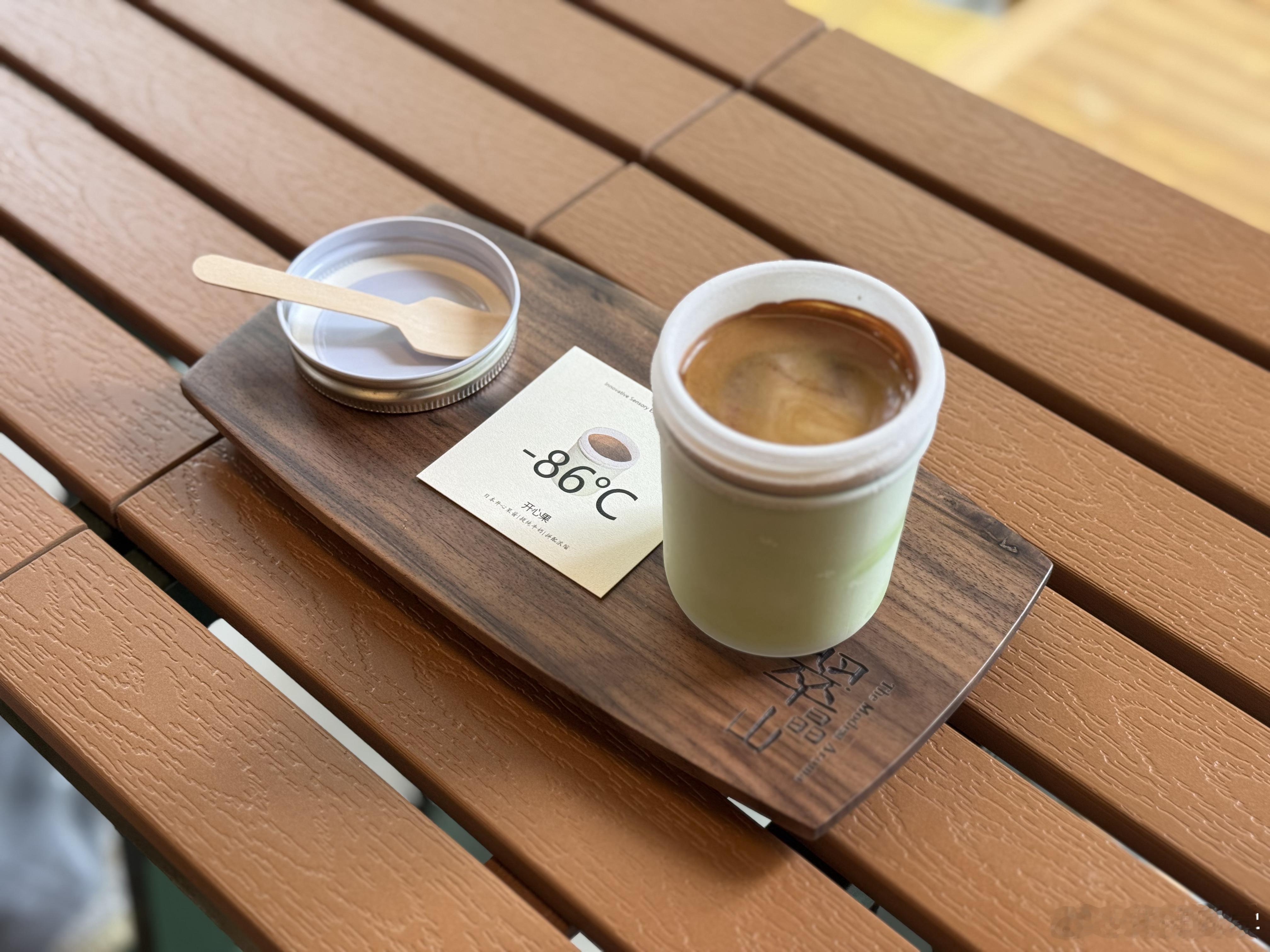 在北美待了4年的咖啡店操盘手跟我说，这杯温度控制在-86℃的冰杯Dirty用的是