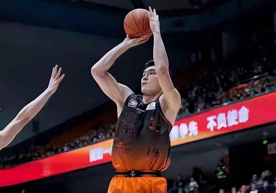 邱彪像极了崔康熙。

山东高速男篮面对四川男篮的全华班阵容打得如此狼狈，与陶汉林