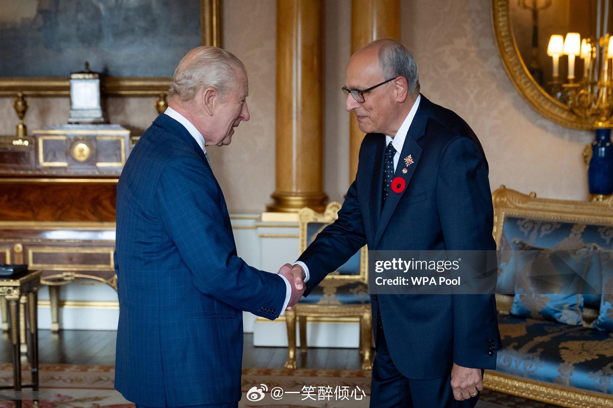 英国王室[超话]  2025年10月28日，查尔斯三世在白金汉宫总共有5️⃣个私