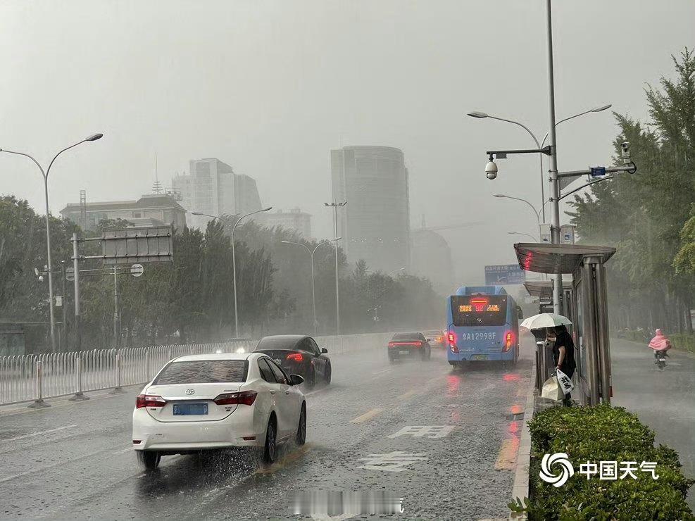 北京暴雨又来了！最近全国多地都是大暴雨～大家出行前，一定看看天气预报，特别是计划
