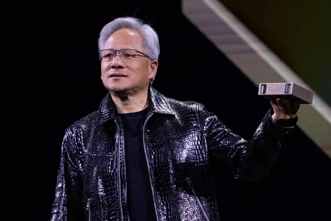 英伟达市值蒸发1.4万亿，黄仁勋套现10亿美元释放了什么信号？黄仁勋这波操作堪称