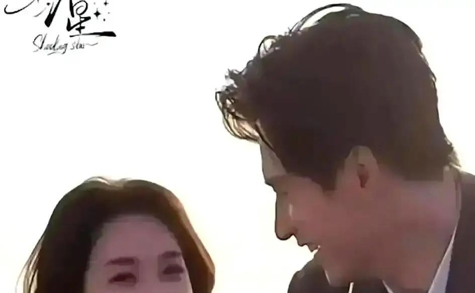 营业期3个月，CP赚走800万
 
横店群演小姜去年还在演尸体，今年靠和搭档演情