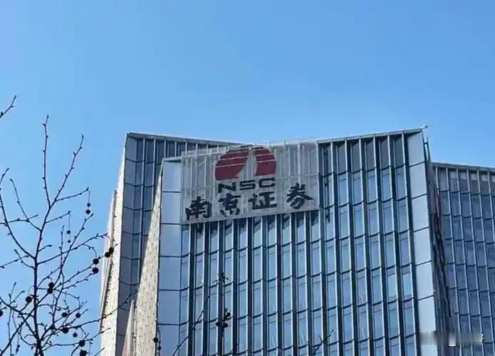 谁能想到，干掉全国9万名证券经纪人的不是同行，是一个个交易APP。2026年上半