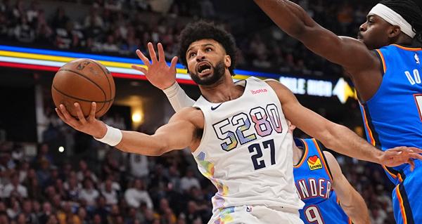 贾马尔·穆雷在丹佛掘金周一以121比131不敌达拉斯独行侠的比赛中扭伤脚踝提前退