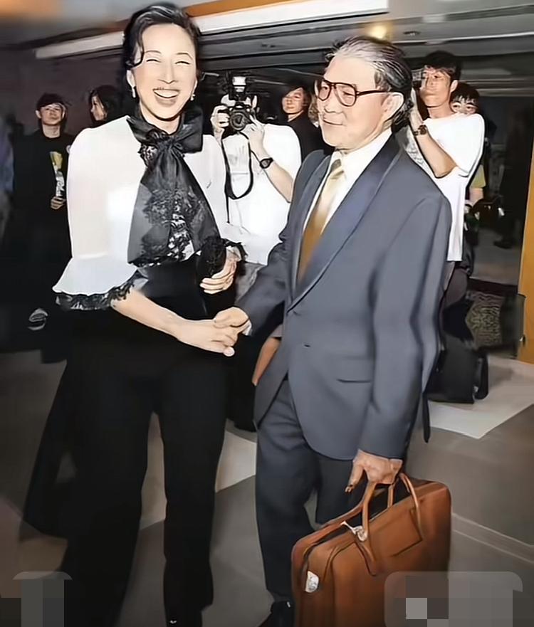 离婚后再相遇时的一幕