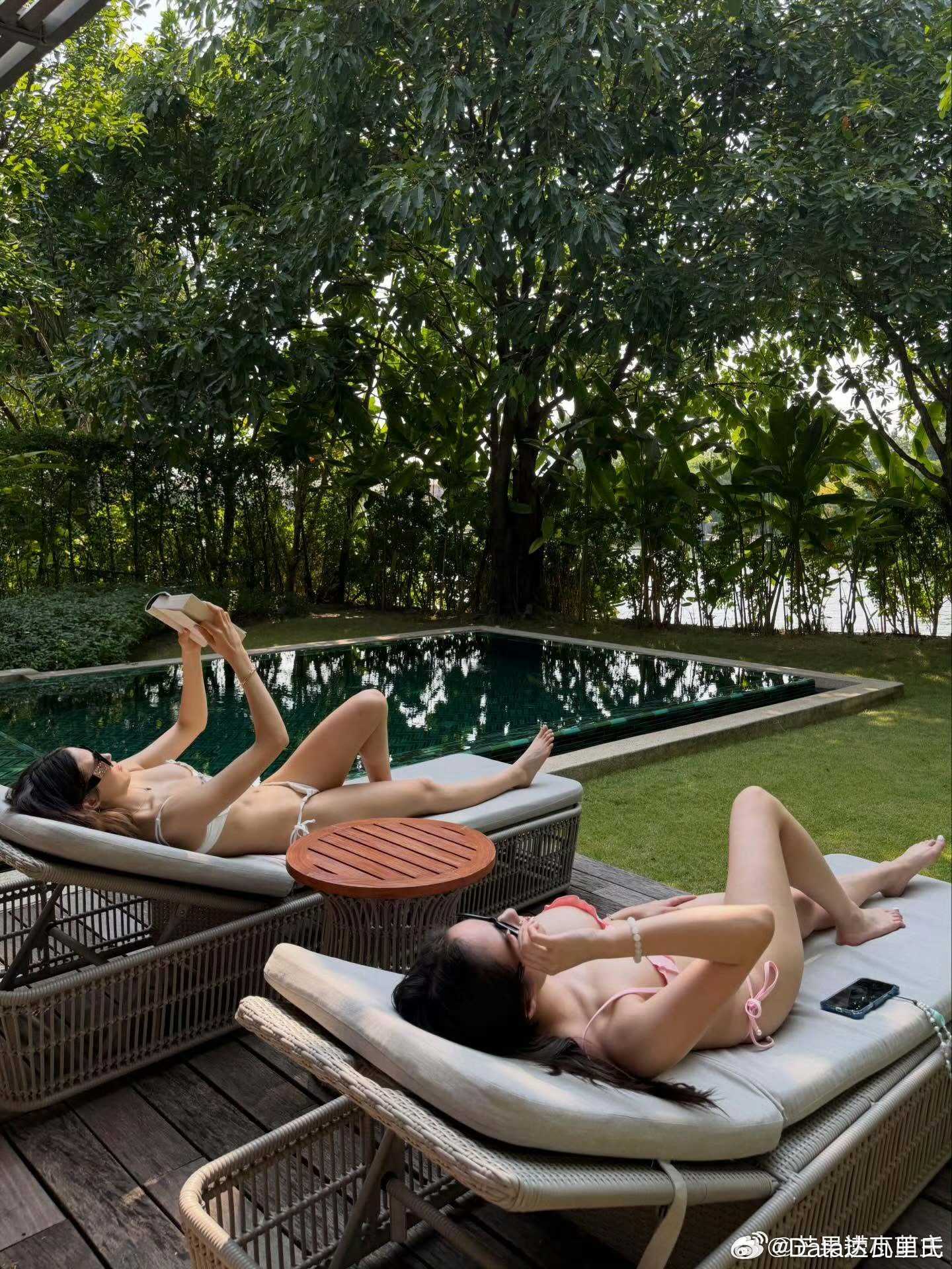 谷爱凌何超欣比基尼照热搜上的图谷爱凌何超欣比基尼照