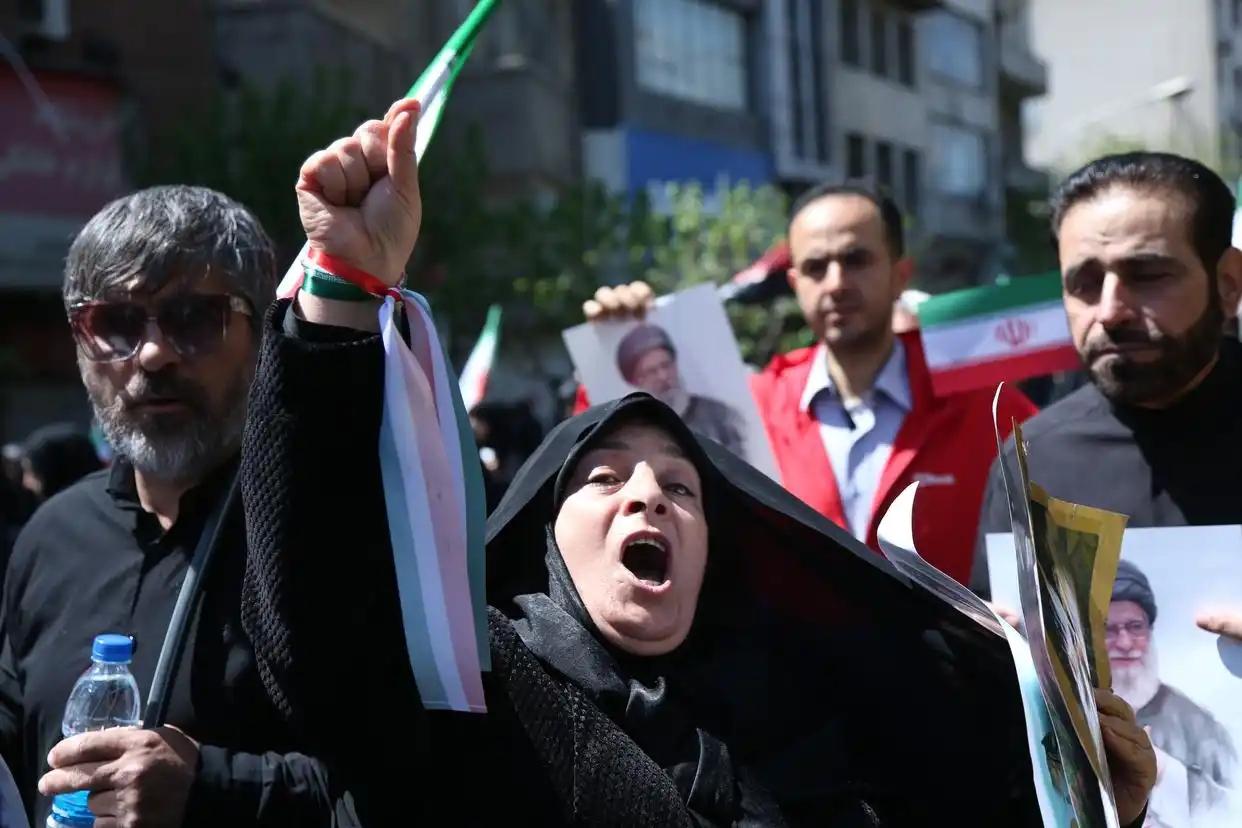 德黑兰街头人山人海，但9日的百万人大游行不是庆祝停火，而是纪念已故最高领袖哈梅内