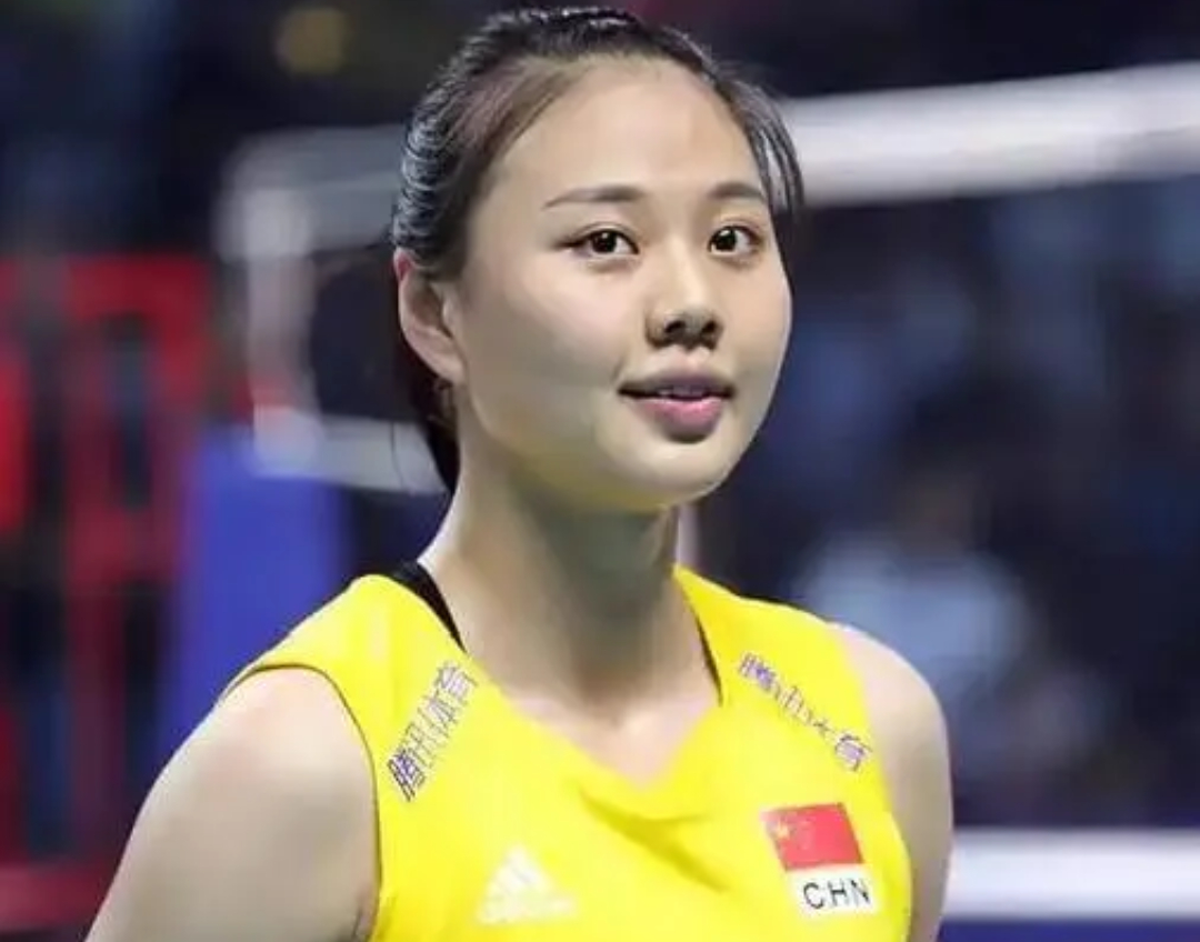 女排5朵金花集体冲海外！龚翔宇赴美联，李盈莹预计120万欧加盟意甲米兰  期待海