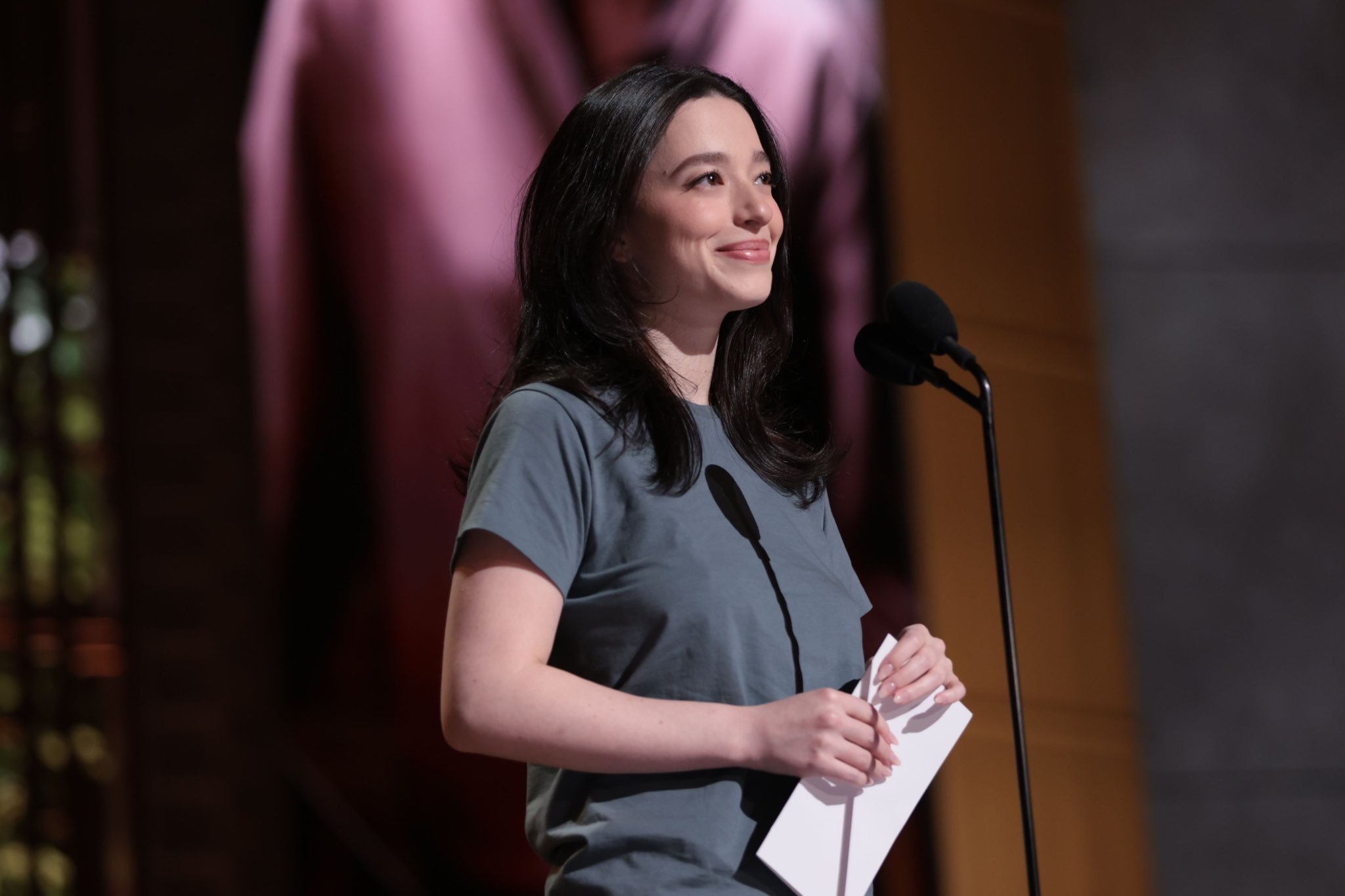 上届影后米奇·麦迪森现身奥斯卡彩排现场