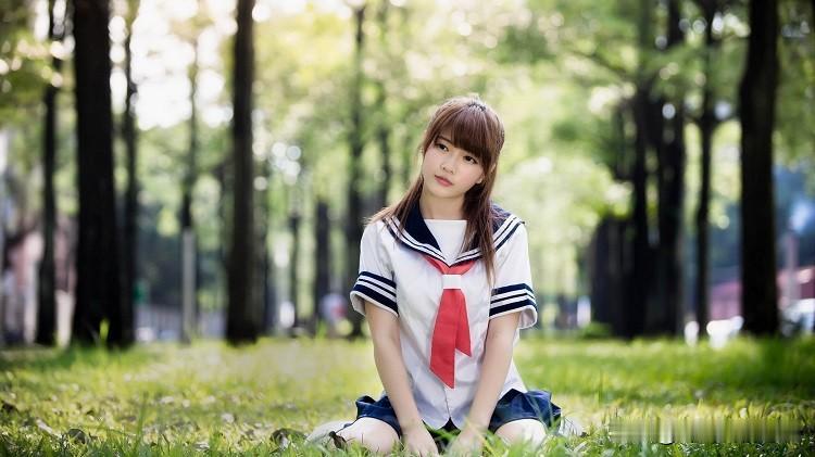 女人真心爱一个男人，有这些暗示：
1、对你特殊偏爱，区别于所有人；
2、舍得为你