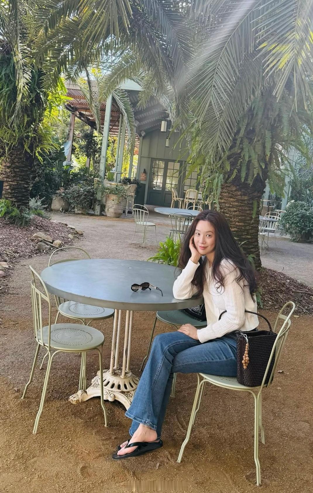 郑丽媛 郑丽媛 和妈妈一起的假期 ​​​