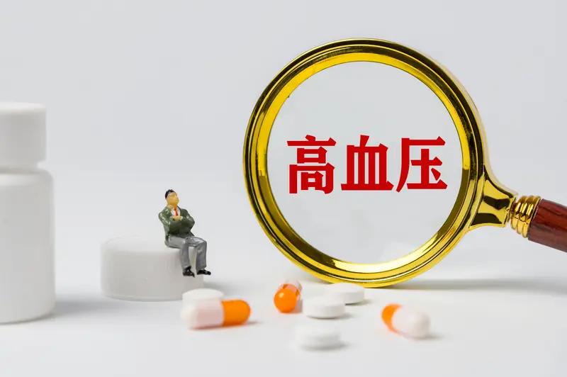 高血压的原因还挺多的。遗传因素占大头，要是父母有高血压，子女患病几率能到 46%