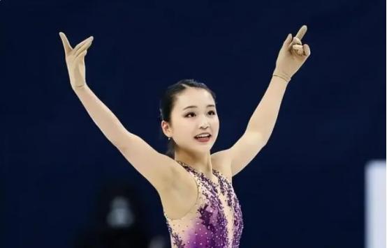 退还美国国籍，不惧美威逼利诱毅然回国，全美冠军：我只为中国战。
 
朱易，她的名