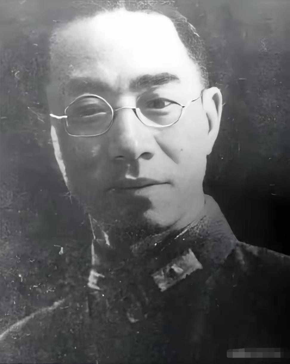 1949年毛人凤下死令炸毁北平，新任特务站长假意遵命，转头献上7000亿金库与3