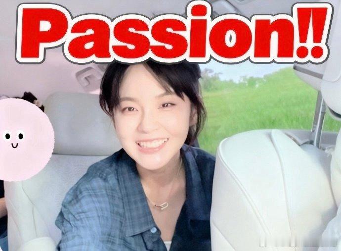 张佳宁车内化妆像极了我赶早八 这哪是vlog？分明是《早八人生存指南》明星演示版