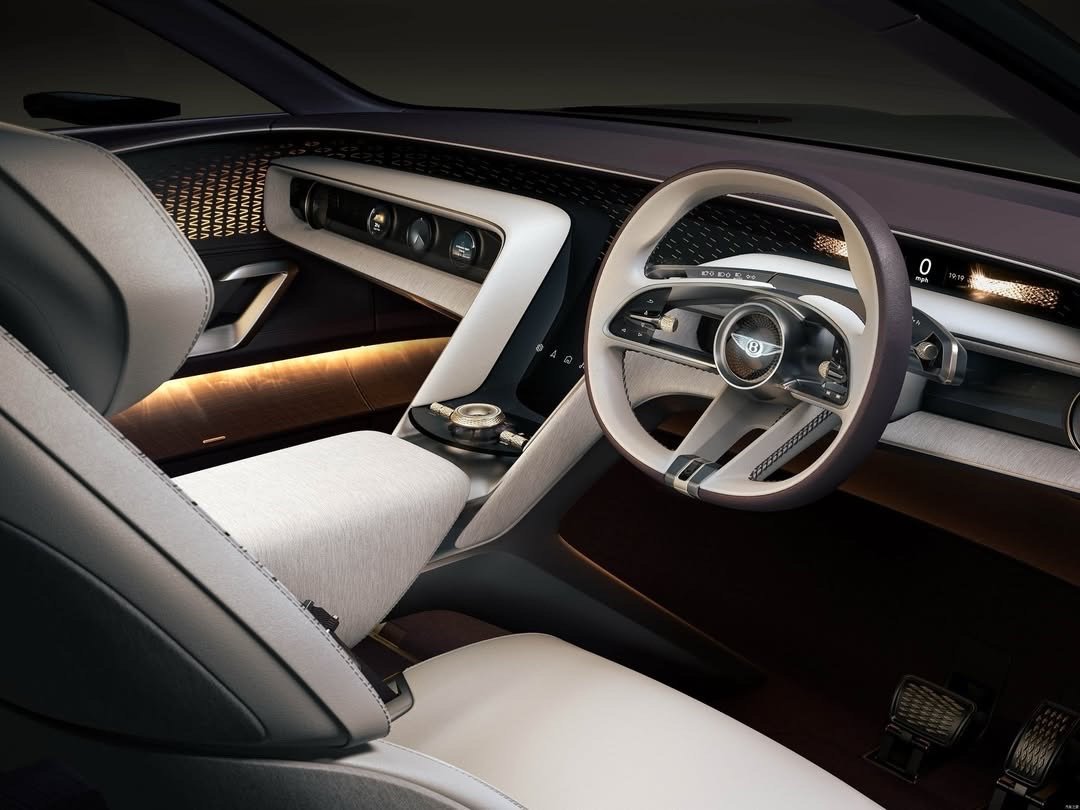 宾利今年即将面世的电车，大家觉得怎么样？电车出海大v聊车宾利