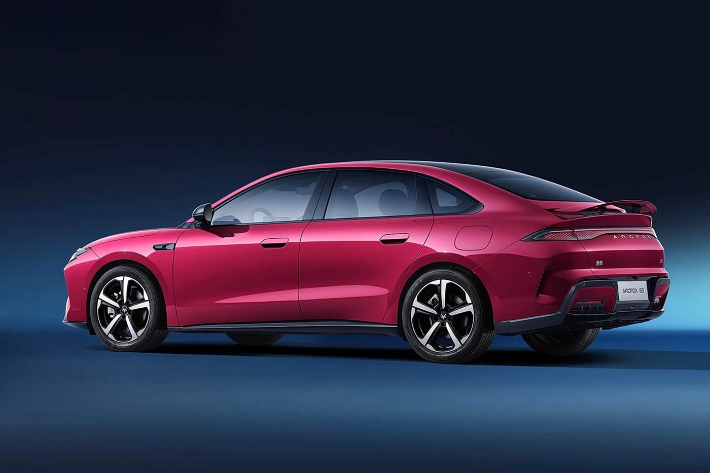 这个造型、这个配色、这个视角，怎么看着那么熟悉呢