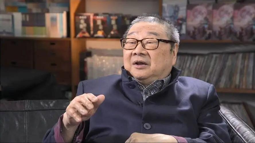 1957年，倪匡伪造公章，从内蒙古一路逃到香港，最终竟成为与金庸齐名的香港四大才