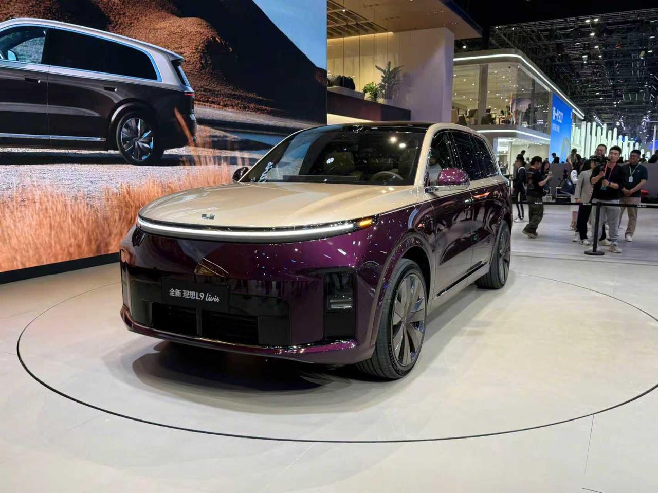 北京车展又开了，咱就说每年这阵仗，跟过年赶大集似的，乌泱乌泱全是人。今年我是奔着