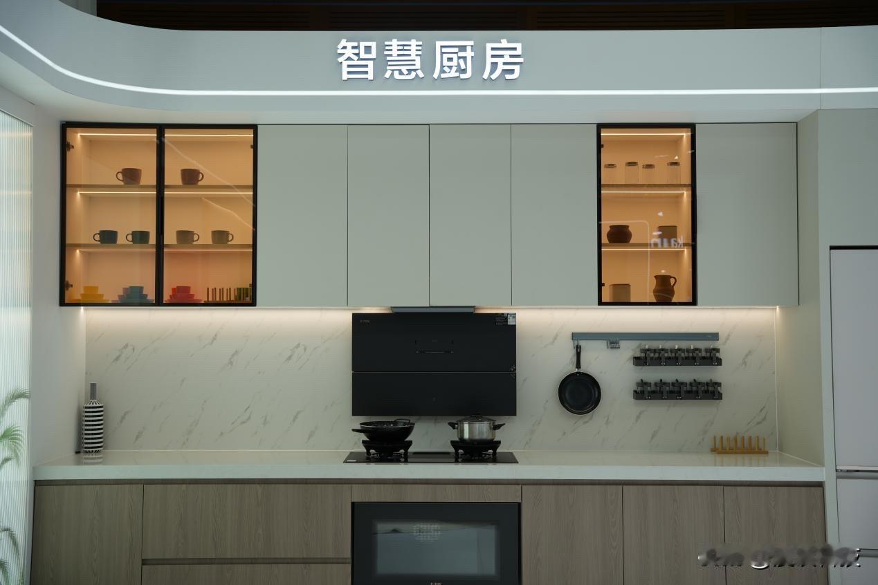 不用装一堆APP了！在2026鸿蒙生态大会，我看到了真正的全屋智能！
 
今天在