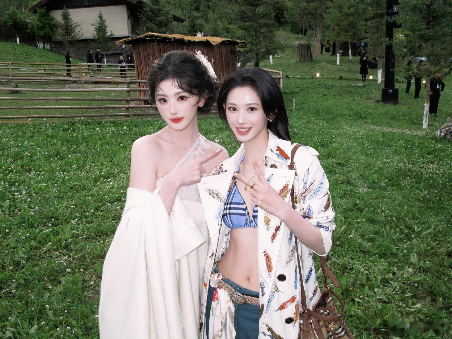 孔雪儿vogue集邮照哇哦！孔雪儿集邮大师上线啦～发了好多合照唉！太多漂亮的脸蛋