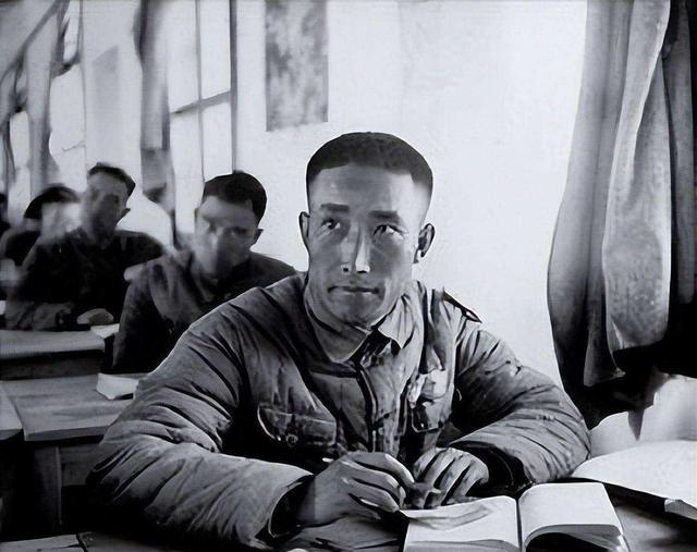 1948年11月，驻守南阳的国民党第十三绥靖区中将司令官王凌云眼看南阳不保，就武