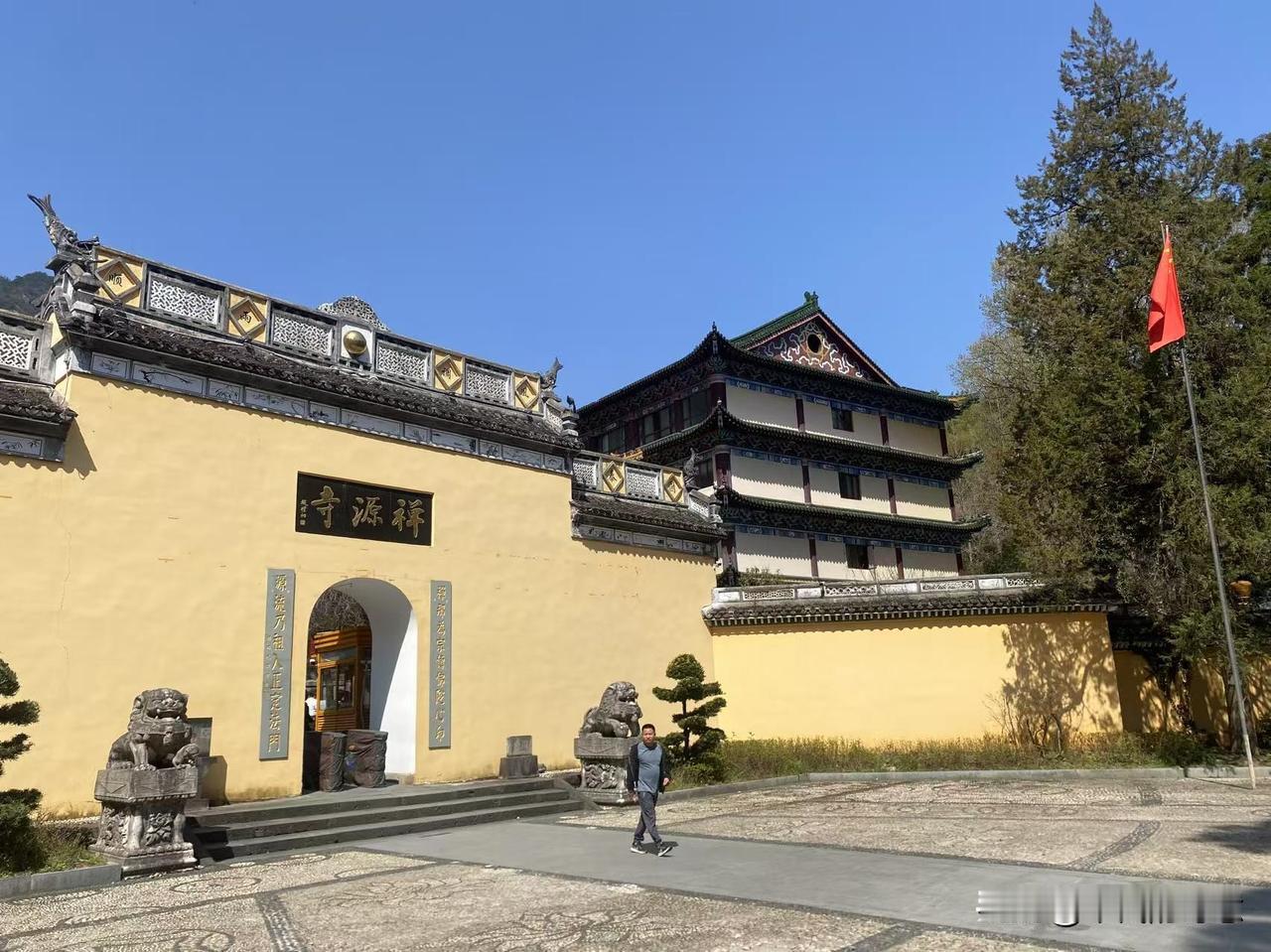 周末去临安西天目的禅源寺，一直都有听说这个寺庙很灵气，就想去看看。这个寺庙对临安