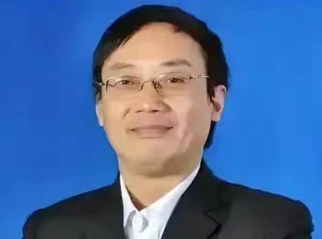 汤家凤8月10日发文怒斥，“个别高校教师出现一些让全国人民惊讶或者愤怒的事，最后