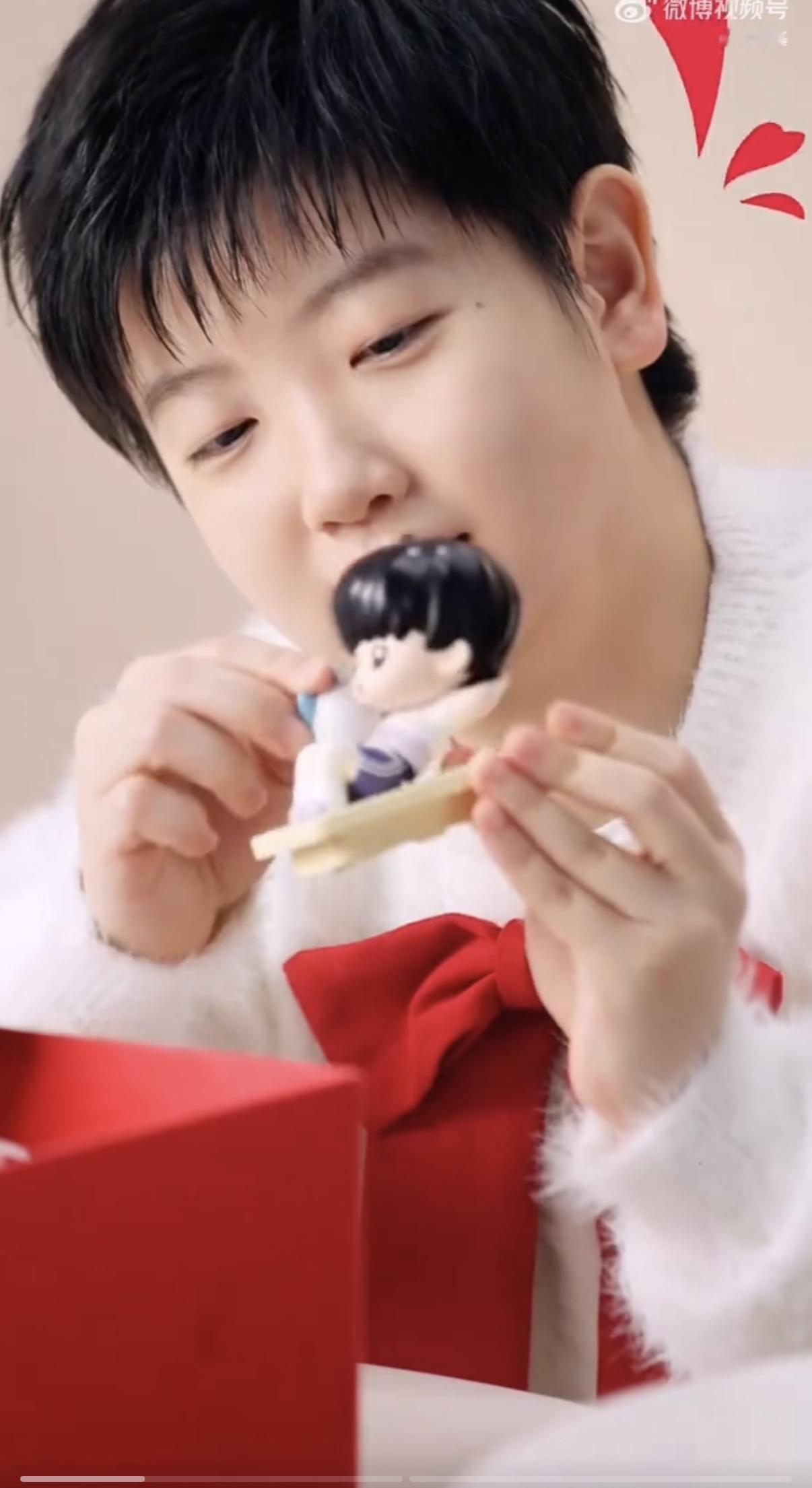 多哈冠军赛没了莎莎，我看球都少了好多乐趣。不过这比赛上座率也太冷清了，工作人员比