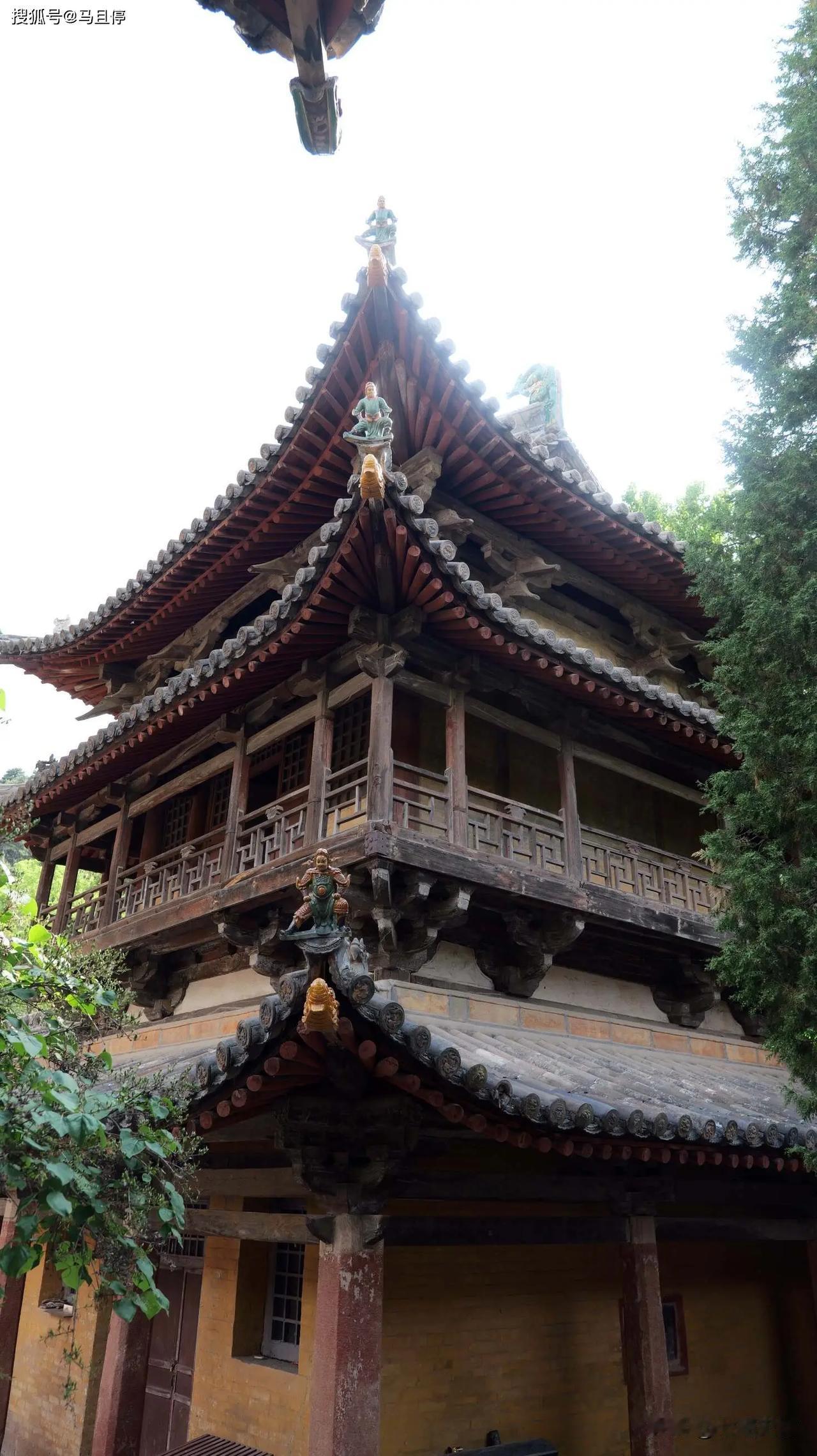 古代的建筑真是牛啊，好些个千年的老房子到现在还稳稳当当的，有的比现在的新房子还结