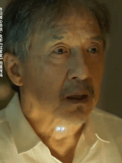 反诈意识最强的老人出现了哈哈哈哈哈不愧是成龙！立即持械切换装备，迅速隐身观察对手