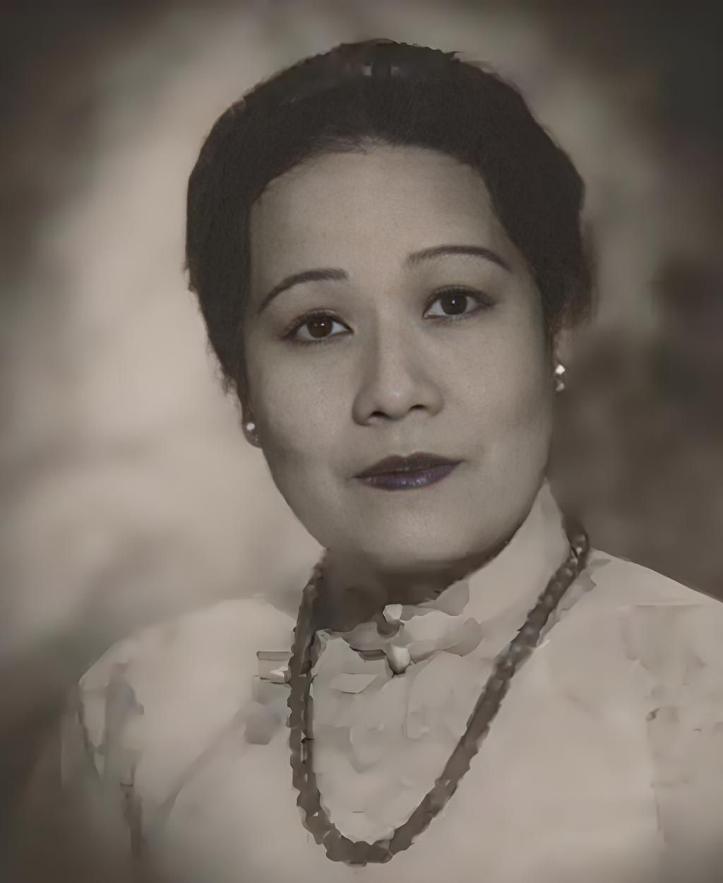 1914年，宋霭龄嫁给了富豪孔祥熙。新婚夜，有人趁机在宋霭龄身上乱摸。突然，她摸