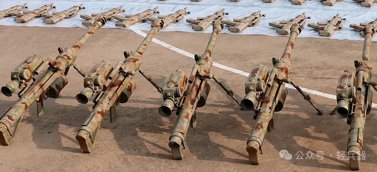 狙榴和95式喷涂“多地域高效光学伪装膜”后的效果图 