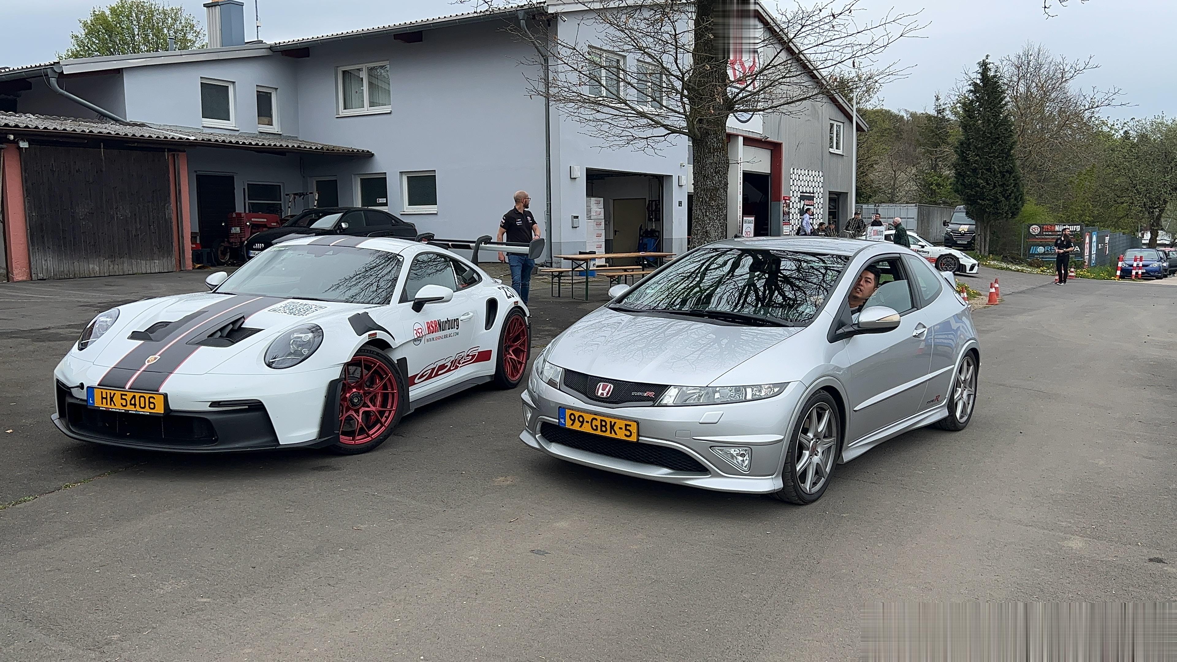 到纽北了，我开本田TYPE-R，堂主开992GT3RS，你们押谁？  ​​​