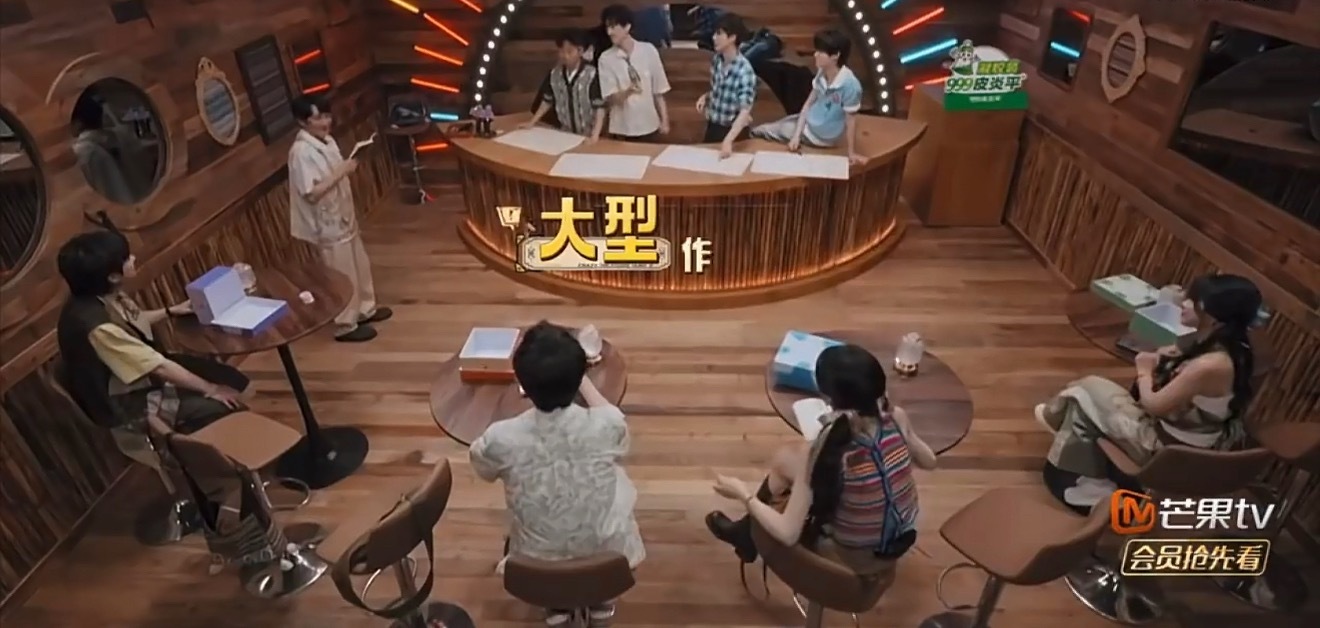 田曦薇作弊被抓包田曦薇作弊被抓包这段儿也太可爱了吧，不论怎么样也逃不过我们维嘉的