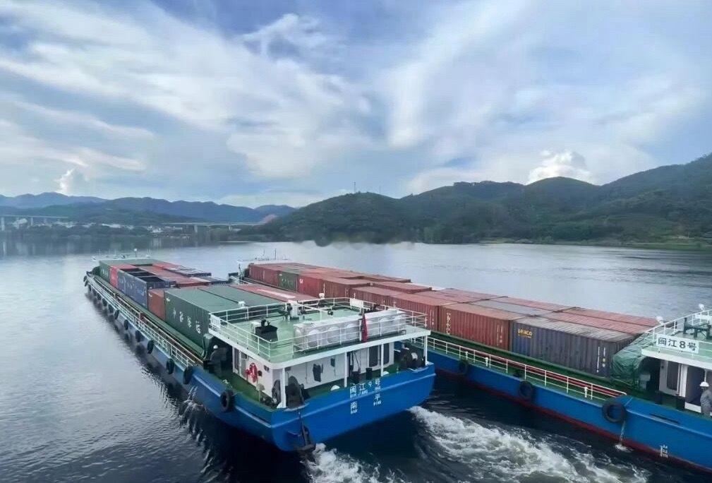 闽江“黄金水道”江海联运地位凸显！2025年，南平市外贸集装箱重箱吞吐量达8万标