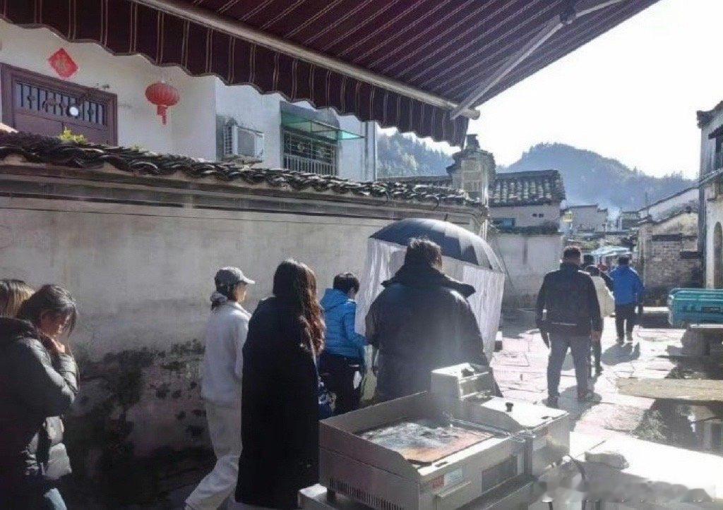 杨紫粉丝拍的路透[哈哈] 