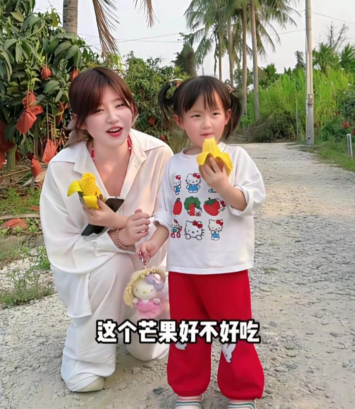 选择未婚生女的黄一鸣，虽然只能自己一个人担起养育女儿的责任。
不过女儿闪闪还蛮争