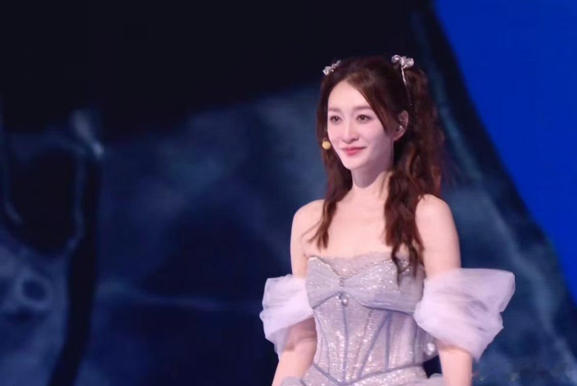 李小冉承认衰老的残酷就是一种力量 乘风2026 把歌词写满手臂，拼尽全力却难抵生