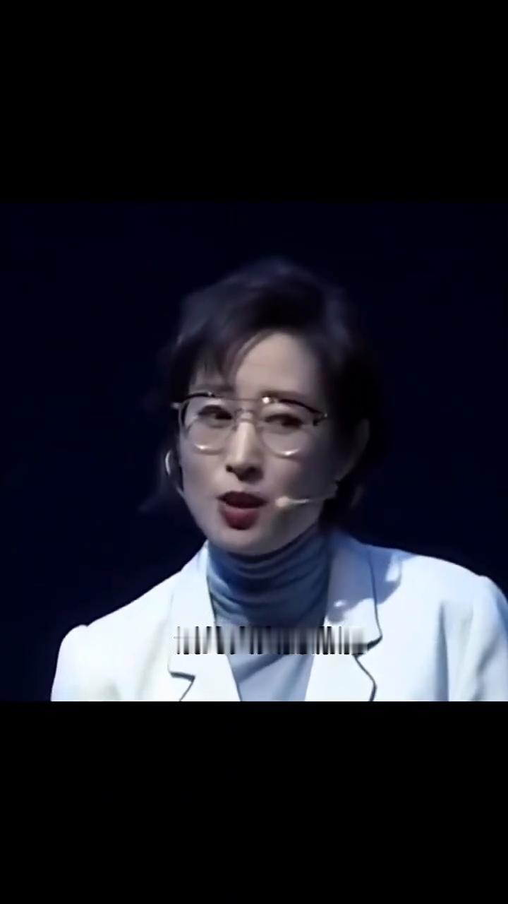 我已经成为了我自己的靠山，活的真实而潇洒，无需再为别人的眼色来束缚我自己的愿望。