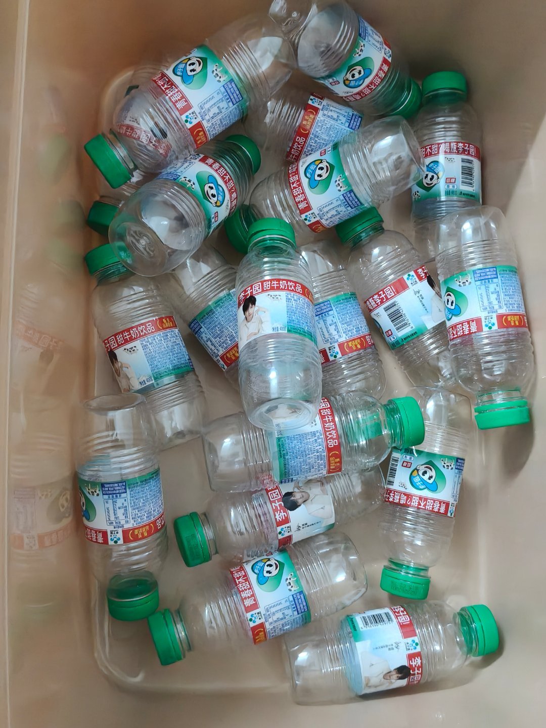 哈哈😺果夫问我这能麦💰吗？收怎么多占地方，我说你不懂两个收纳箱都差不多满了，