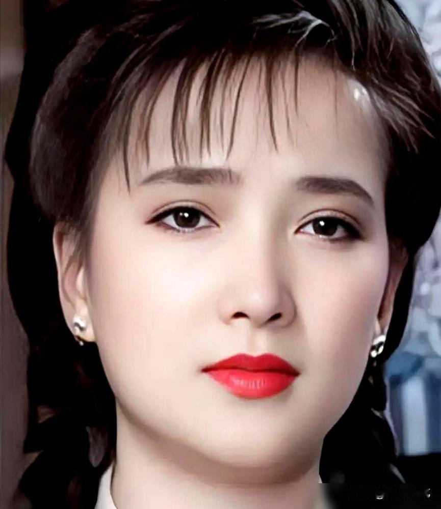 以前听许亚军喊我们家何半仙儿只当是撒狗粮的情趣梗，现在才懂这五个字是拿命堆出来的