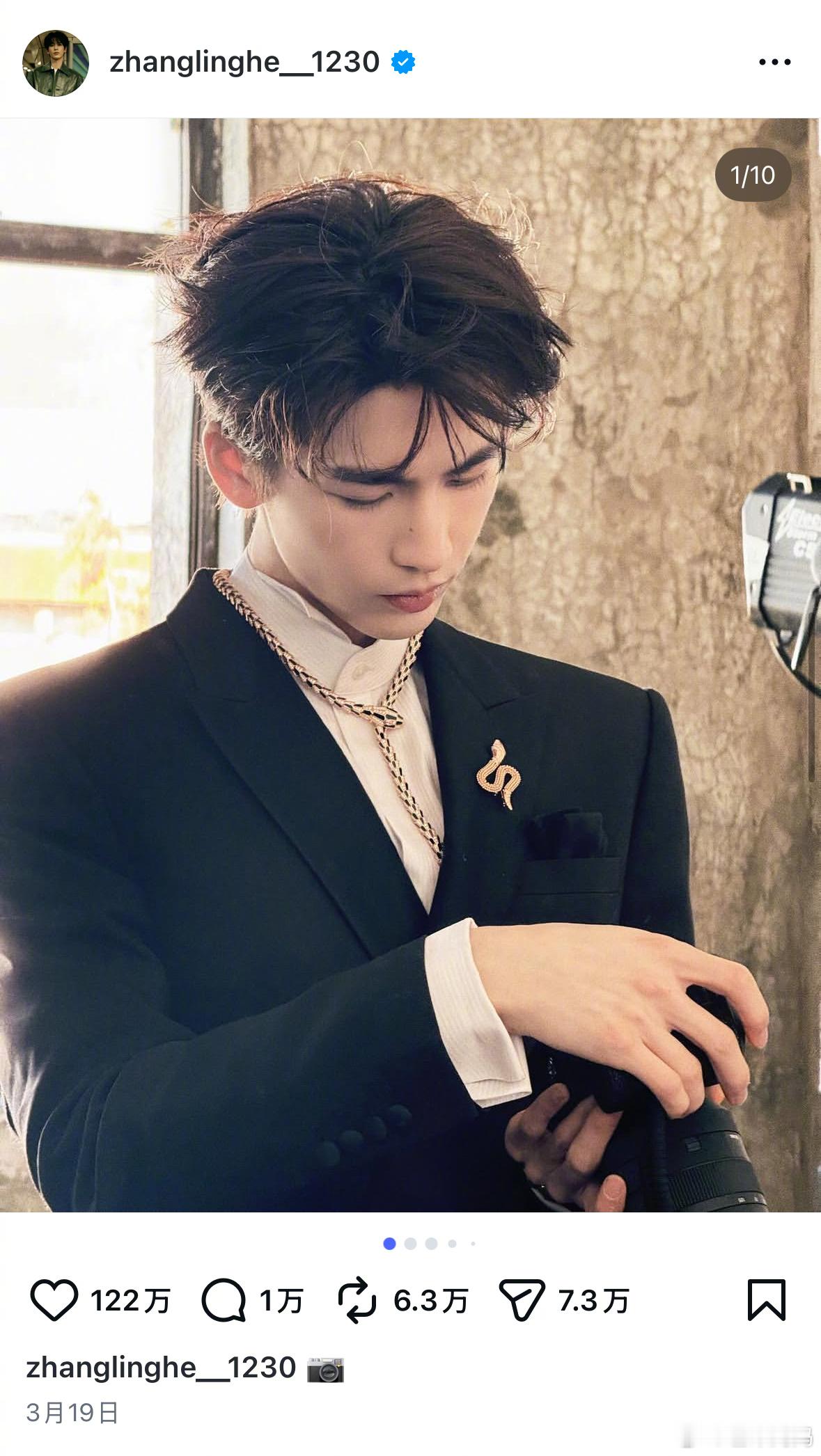 张凌赫ins点赞两小时破五十万张凌赫海外实火🔥点赞已经115w了❕完全是宙草?