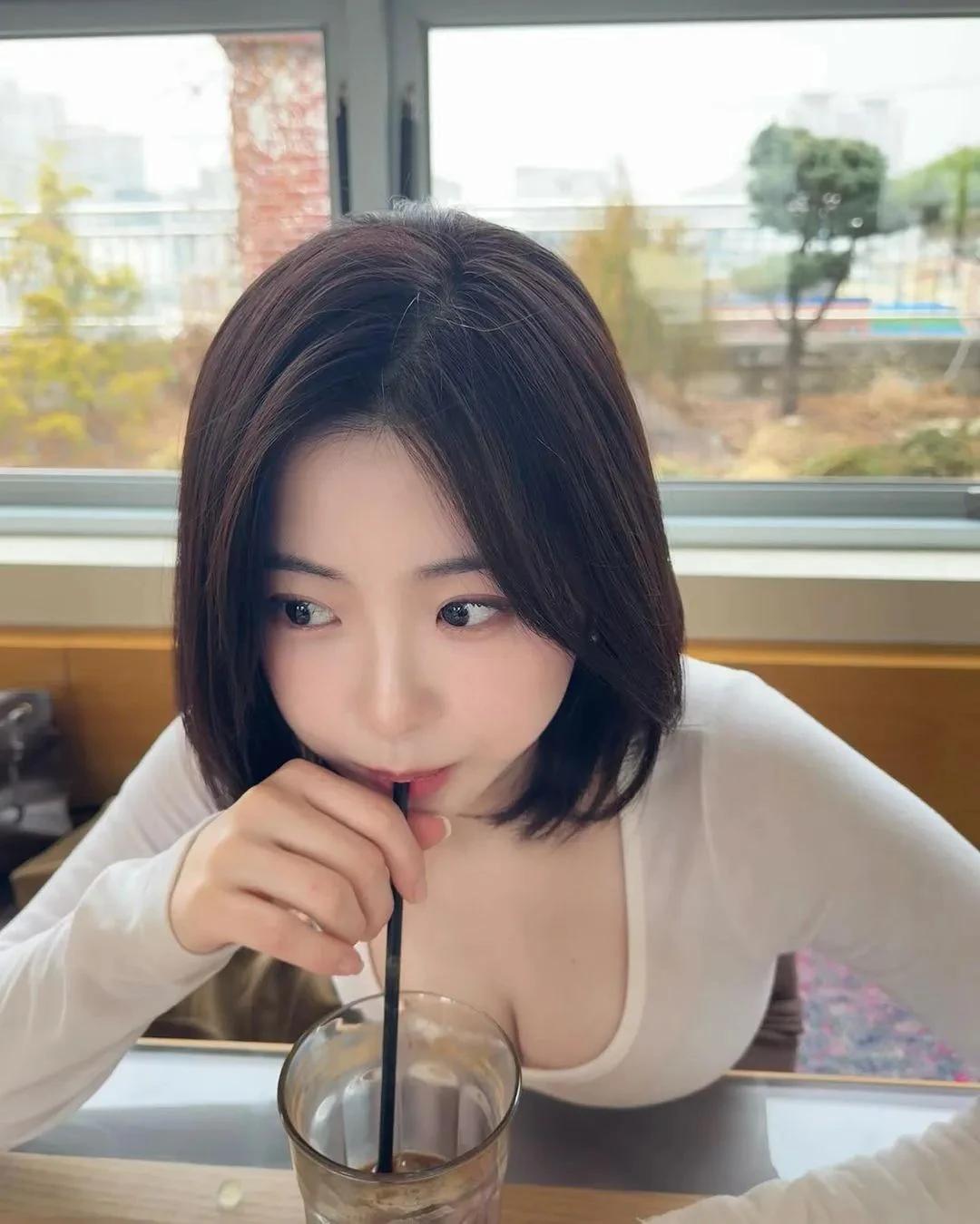 奶茶真好喝，手机真漂亮。