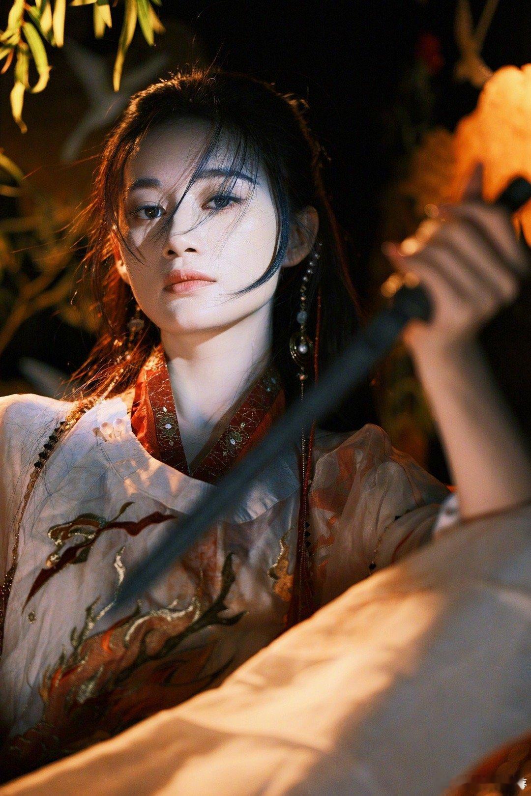 #郭晓婷复仇公主既视感# 郭晓婷的每一个眼神都仿佛在诉说着复仇的决心，那破碎感让
