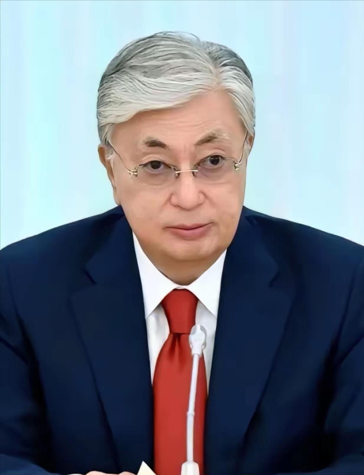 哈萨克斯坦总统托卡耶夫这步棋走得够绝！最近和日本签了14项合作协议，军事安全领域