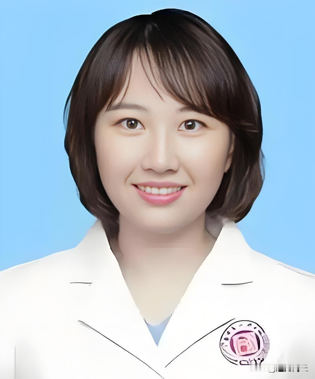 湖南的曾医生，深挖之下，真可谓“惊喜”不断。
不得不承认，曾医生身材十分出众，丰