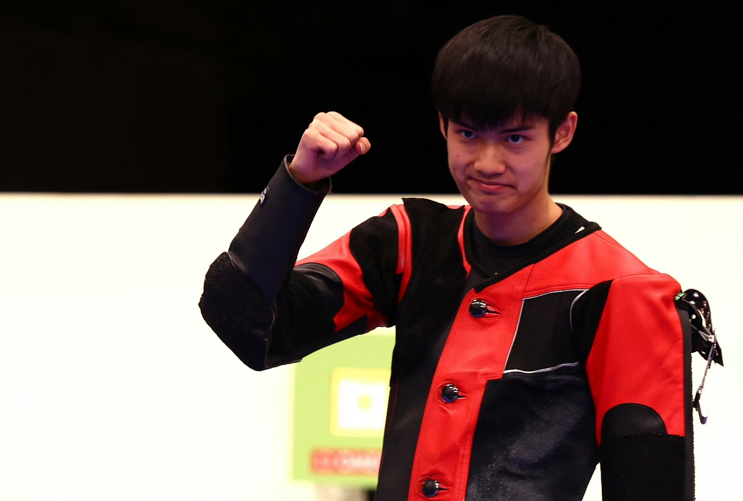 盛李豪真稳啊，对手看到希望也追不上，最后一枪10.6漂亮锁定金牌，恭喜小伙子拿到