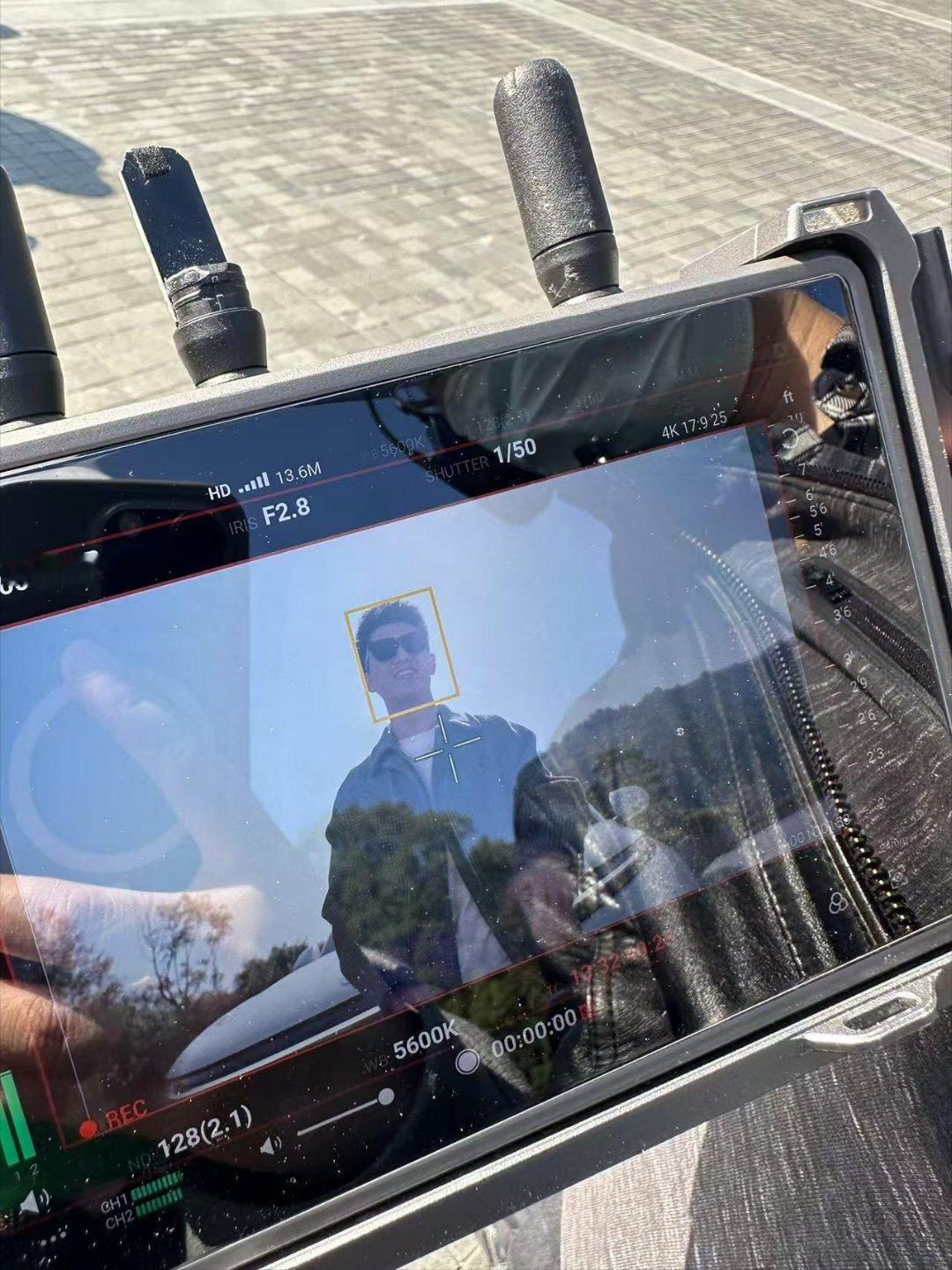 今天客串一天艺人做一名rapper确实不容易咱就是说库库忘词啊[跪了]  