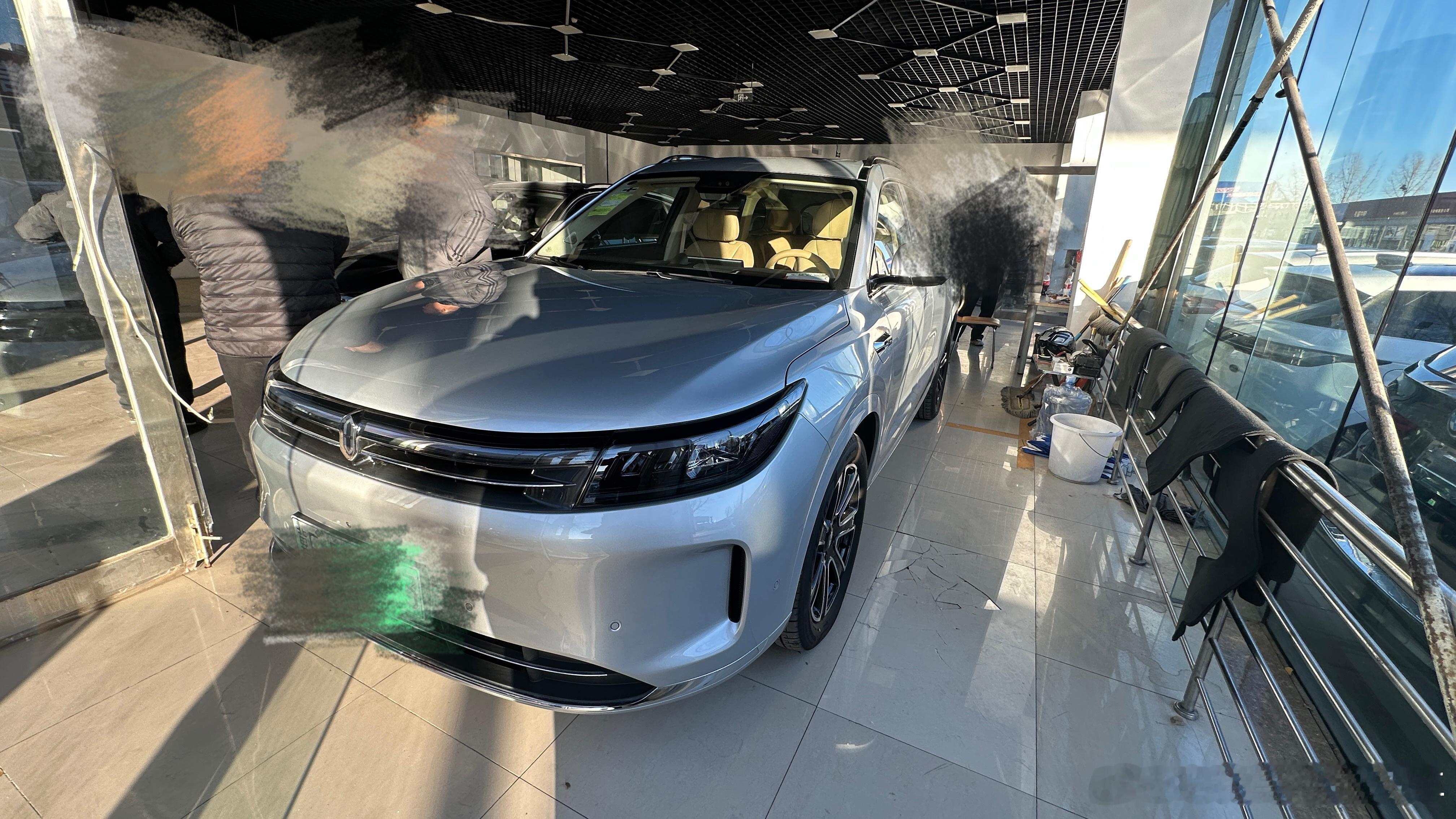 找到了第一台“0公里二手车”——2025年11月登记的问界m7，表显跑了174k